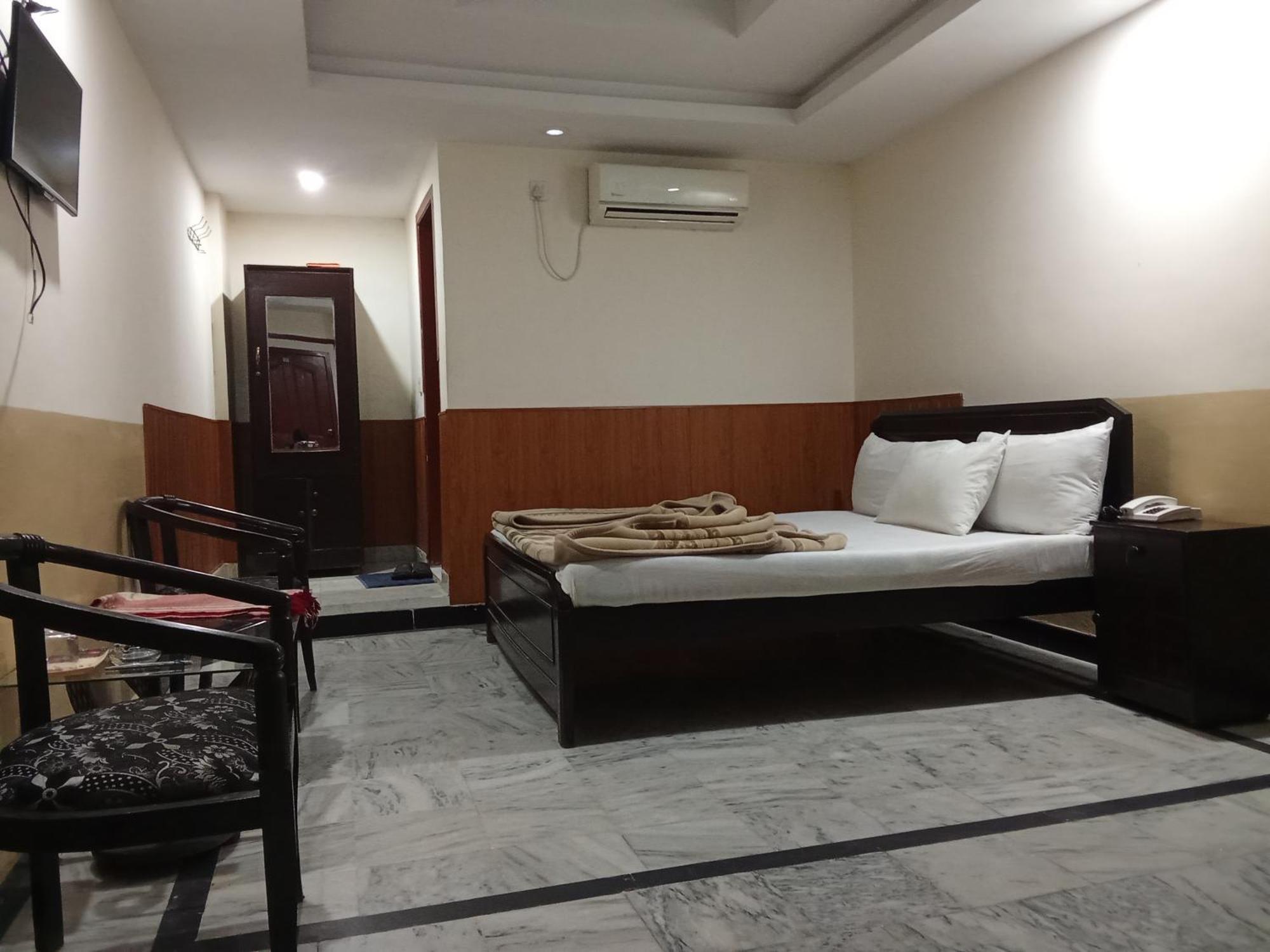 Hotel Khursheed Palace ラーワルピンディー エクステリア 写真